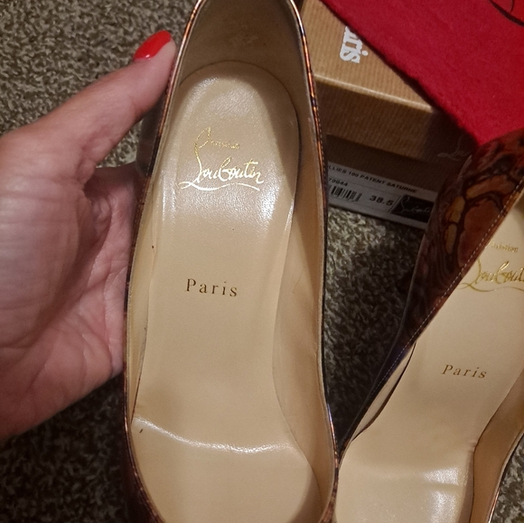 Gorgeous Christian Louboutin 100 patent Pigalle Follies. Worn one time - Picture 7 of 7